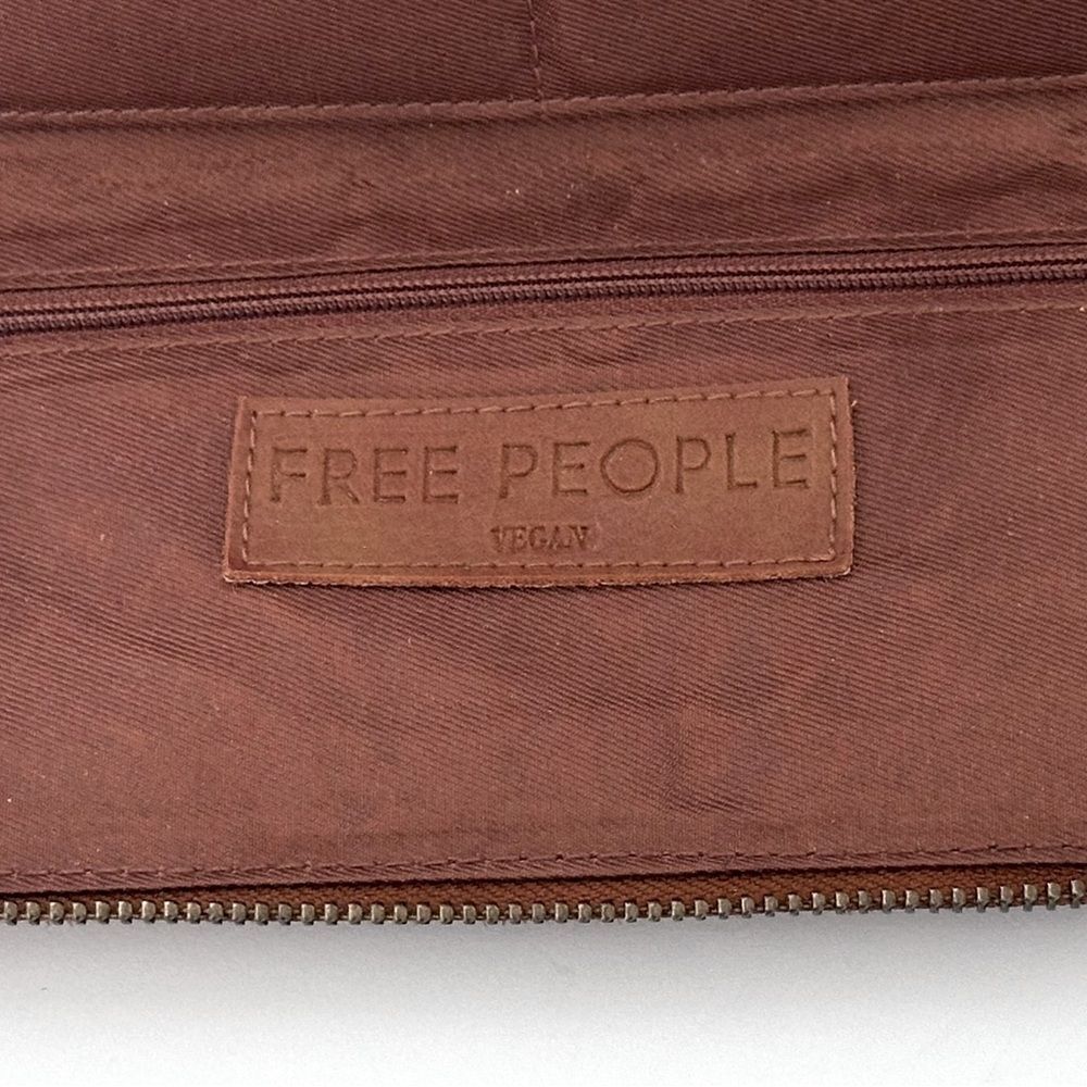 Free People Wallet Brown Distressed Vegan Leather Wristlet Strap Zip Closure - Picture 4 of 12